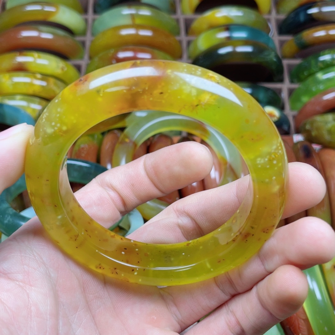 壹***红蛇纹石玉未镶嵌手镯