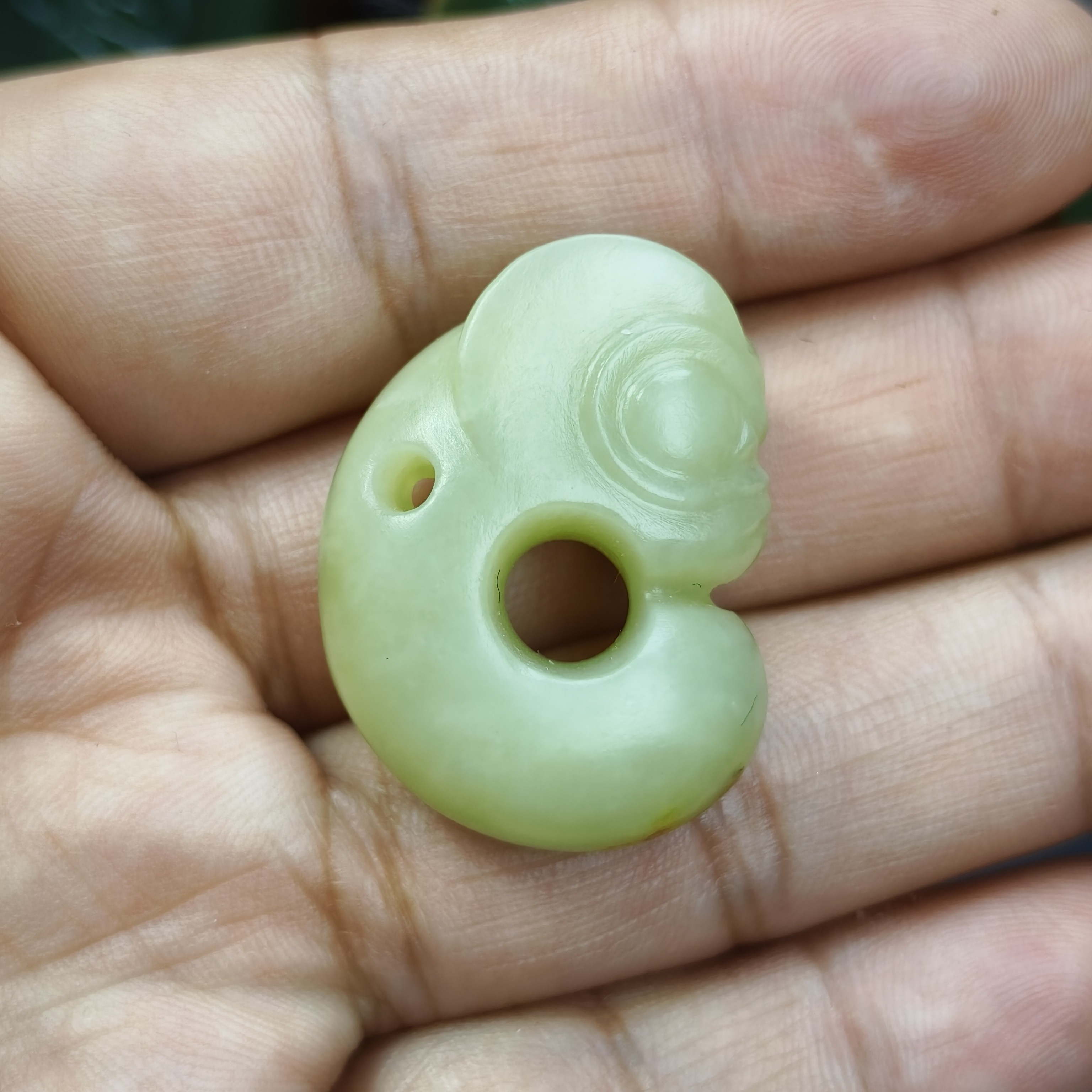 黄白河磨玉龙宝挂件