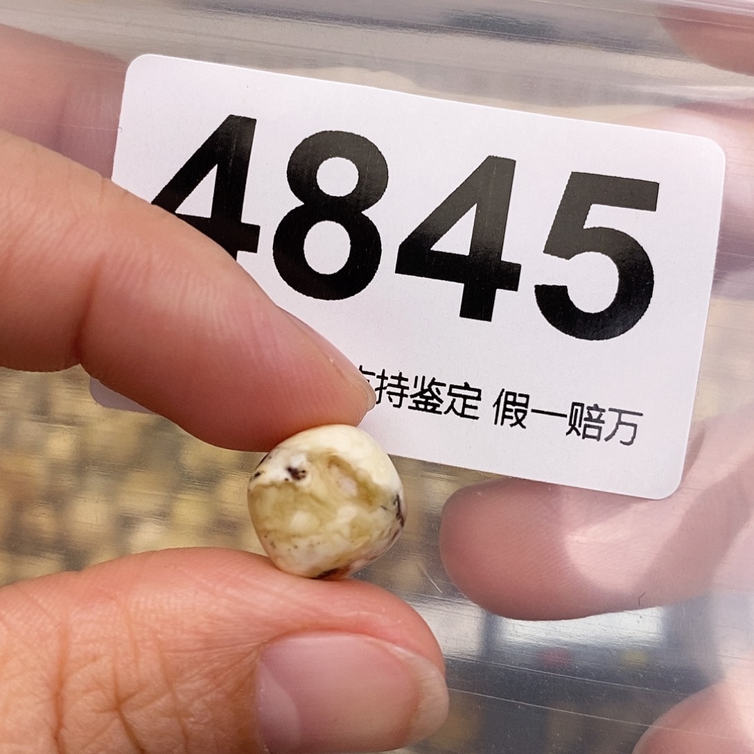 蜜蜡未镶嵌珠宝奇石