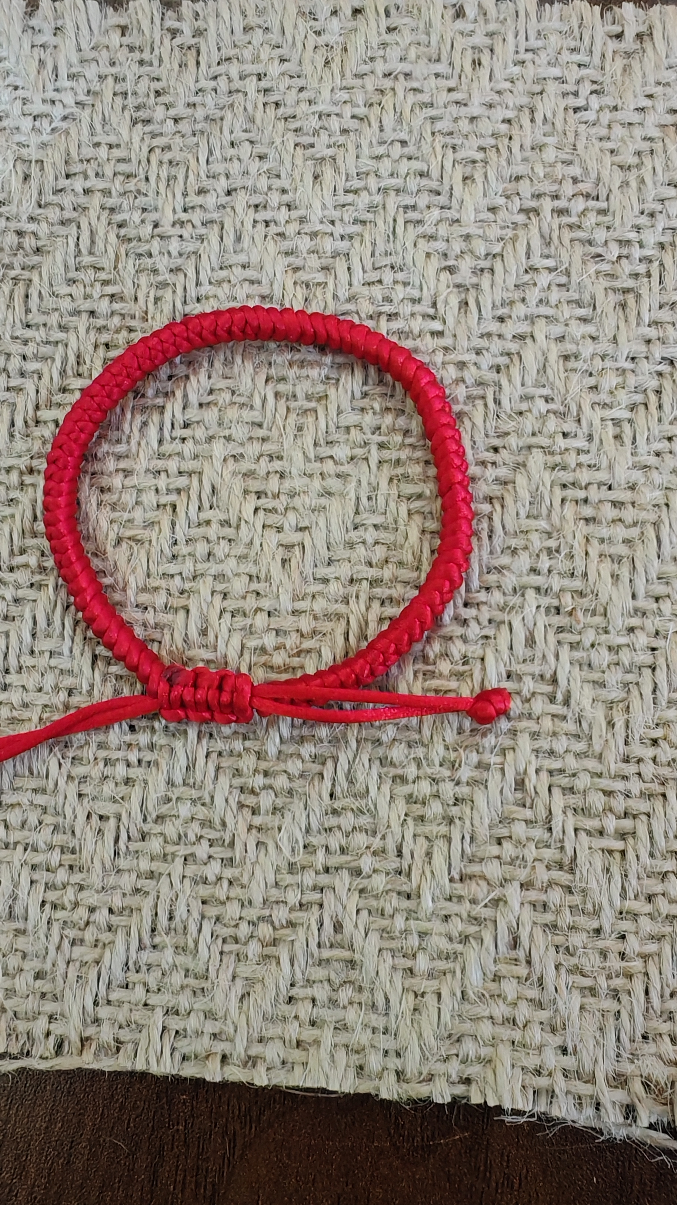 非金属布艺手链 红绳可调节平安手工编织红绳男女老少皆可佩戴