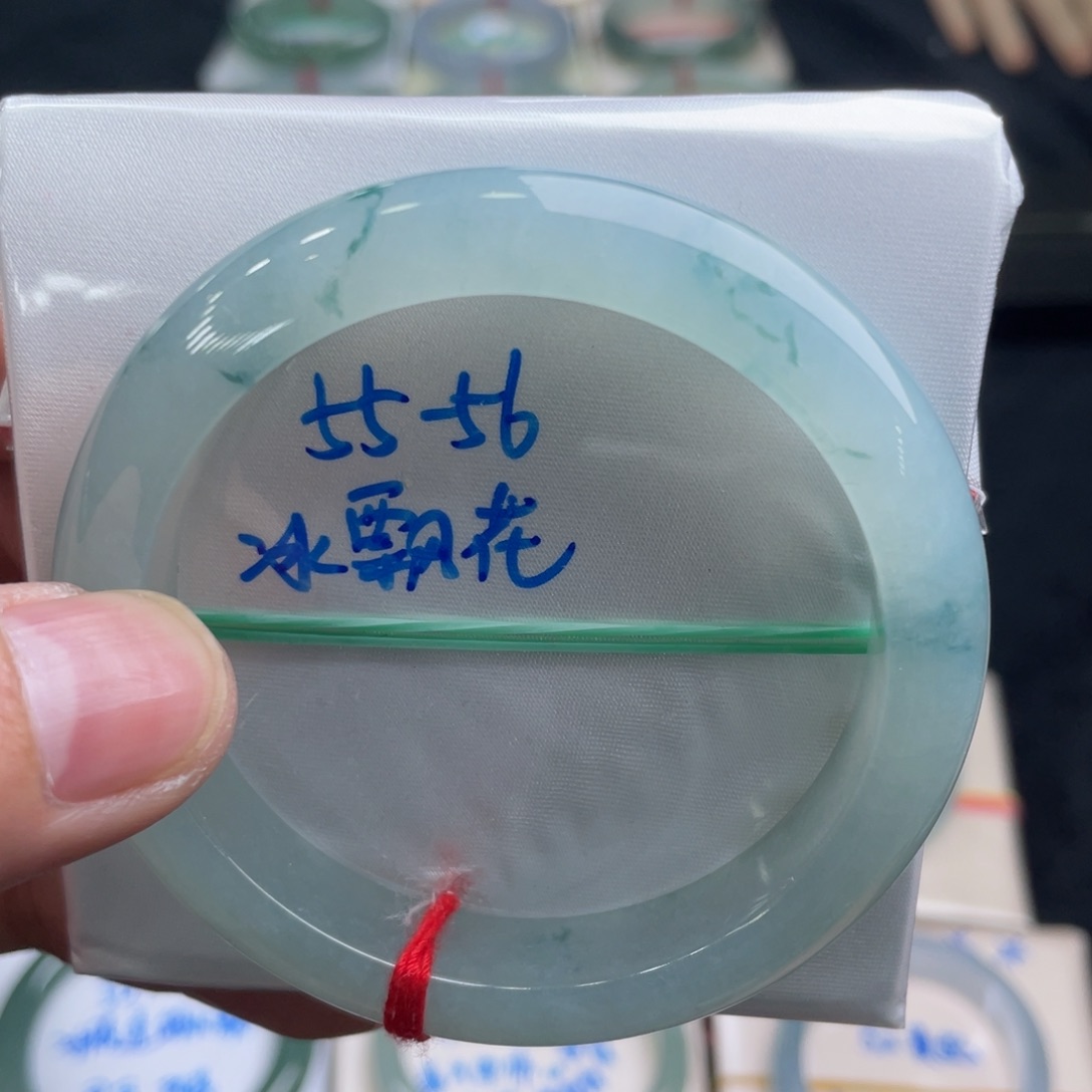 翡翠手镯未镶嵌翡翠手镯