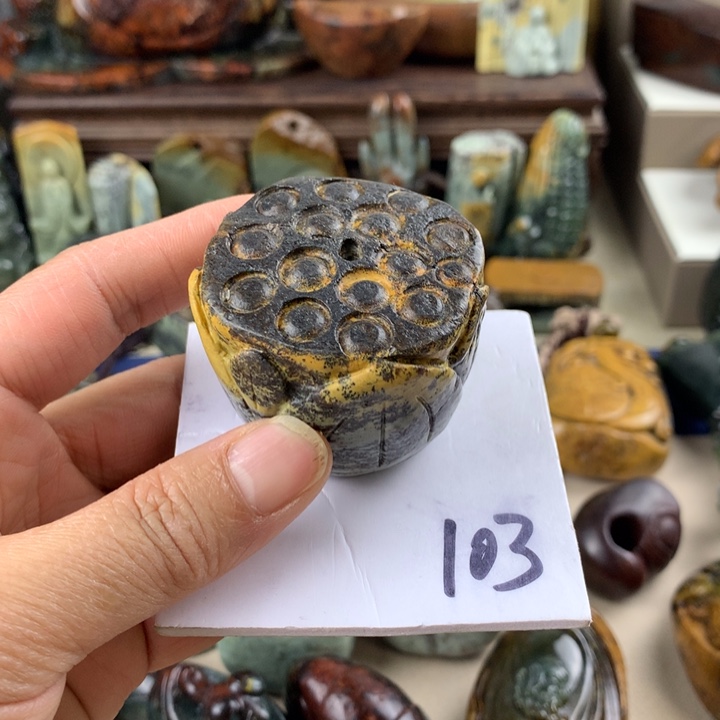 岫岩河磨玉（透闪石质玉）小摆件有瑕未镶嵌