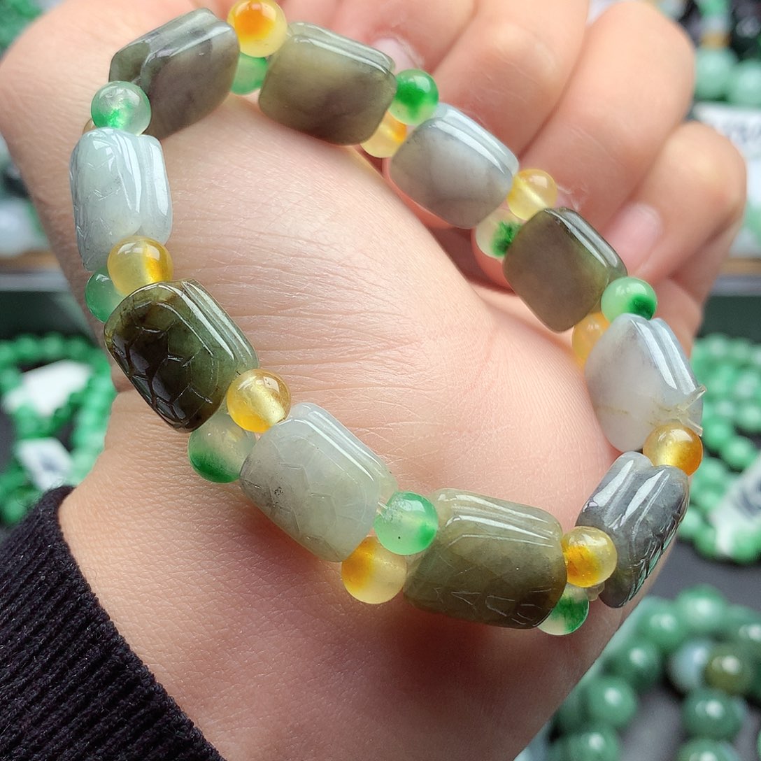 翡翠颈饰未镶嵌手串