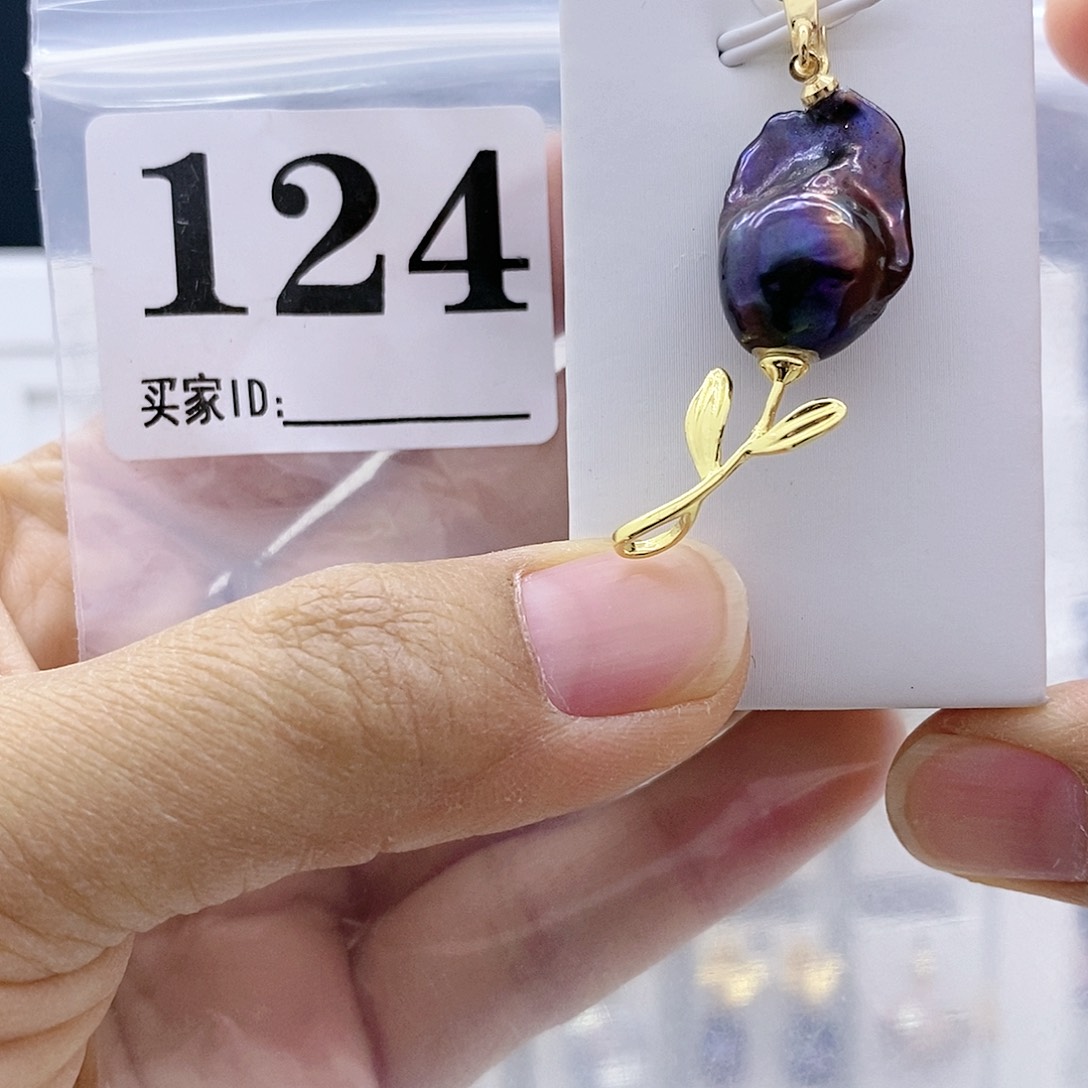 钛钢淡水珍珠颈饰