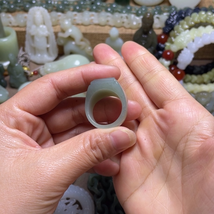 你***吧和田玉未镶嵌颈饰