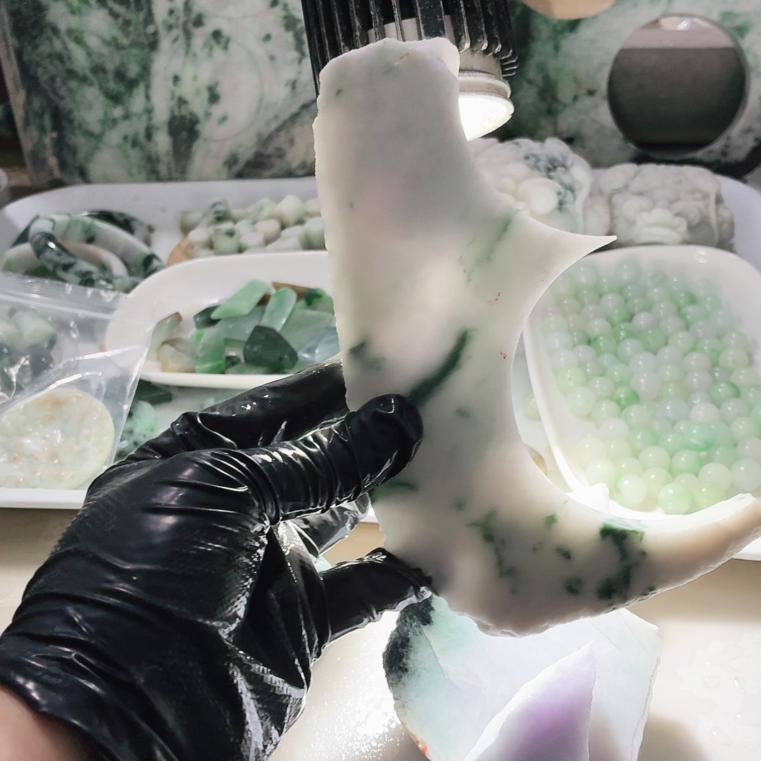 翡翠未镶嵌颈饰边角料