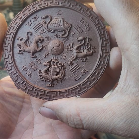 泥塑降真香方四方神兽牌。