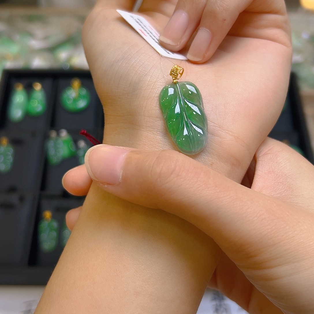 翡翠颈饰18K金镶嵌翡翠