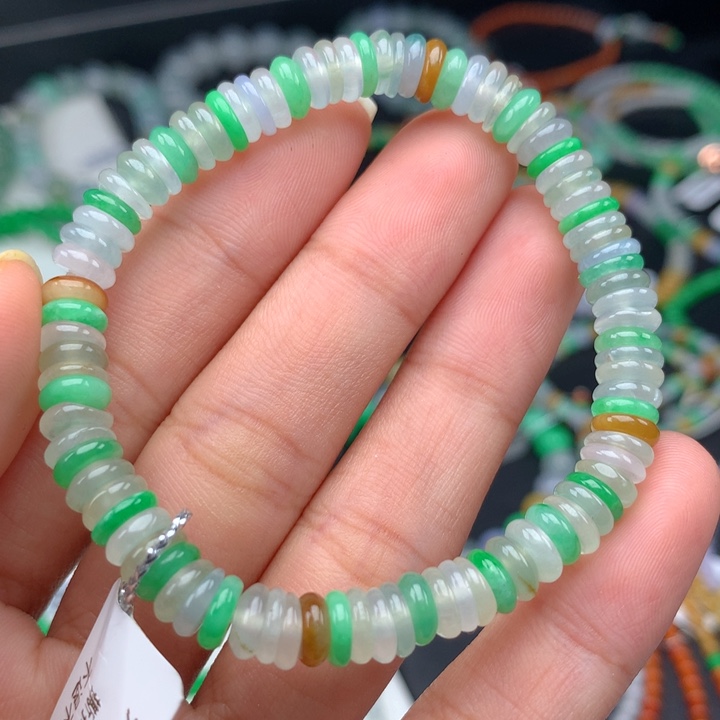 翡翠手镯未镶嵌卡