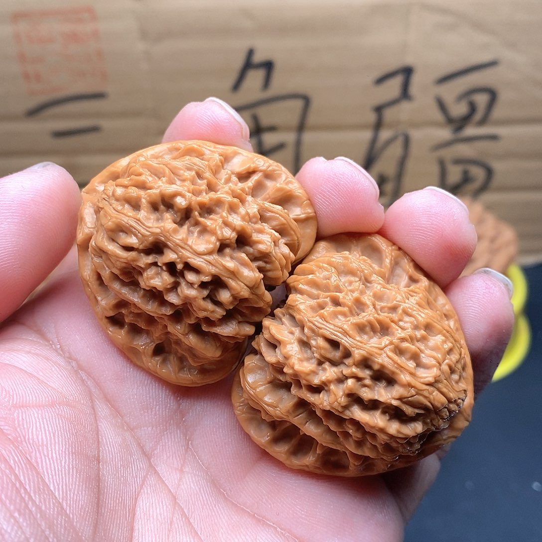 最***仰文玩核桃把件42三角疆…………