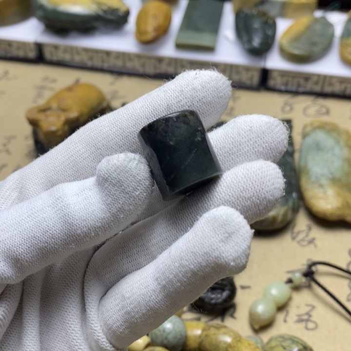 岫岩河磨玉（透闪石质玉）挂件未镶嵌