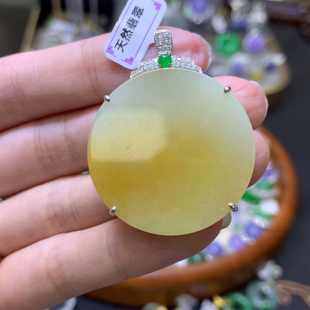 翡翠颈饰18K金镶嵌翡翠吊坠项链