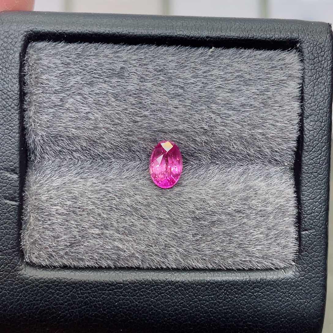 蓝宝石裸石未镶嵌1.29克拉无烧帕帕拉恰