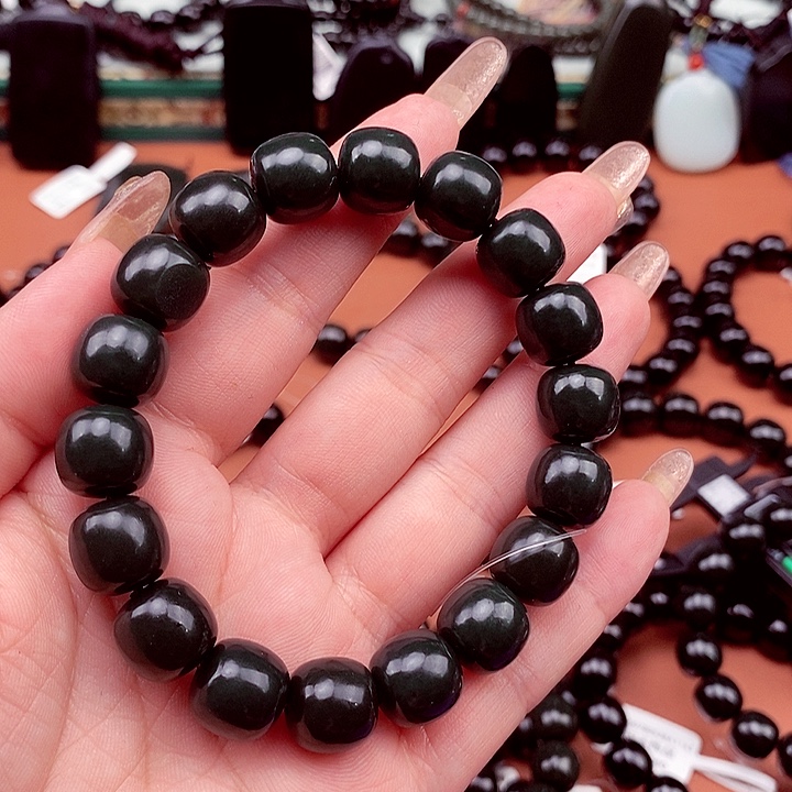 阳***，未镶嵌手串和田玉