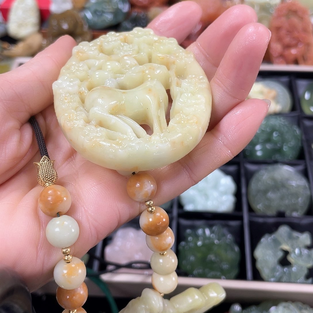 蛇纹石玉颈饰未镶嵌