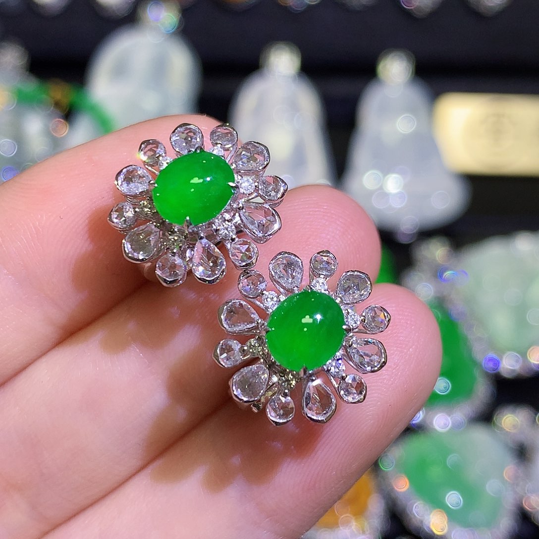 翡翠耳饰18K金镶嵌高冰满绿正阳绿蛋面耳包