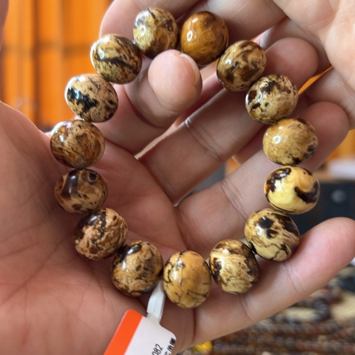 未镶嵌琥珀裸石潇*抚顺66