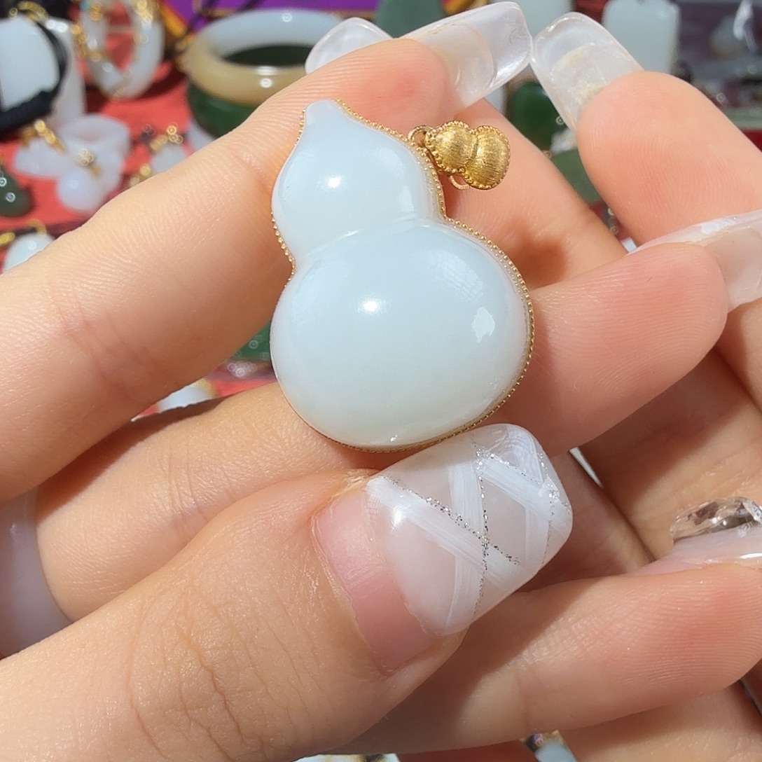 和田玉18K金镶嵌颈饰