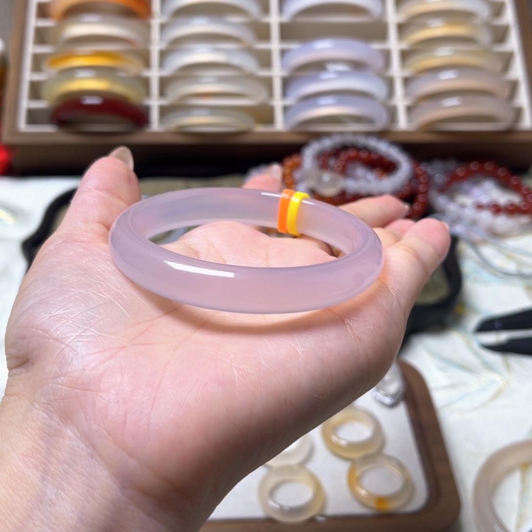 脆****玛瑙/玉髓手镯未镶嵌