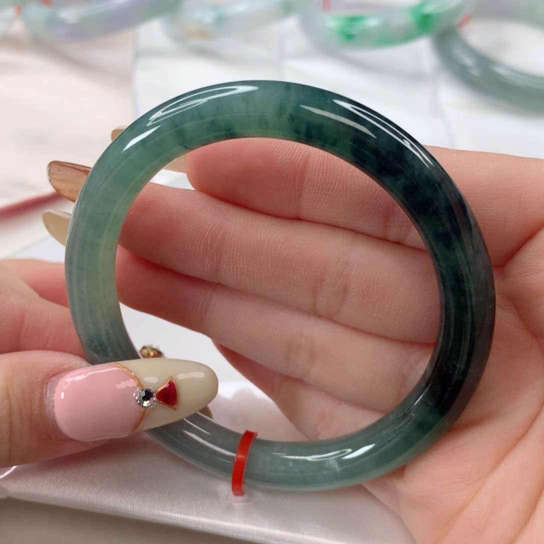 翡翠手镯未镶嵌52.8圈口