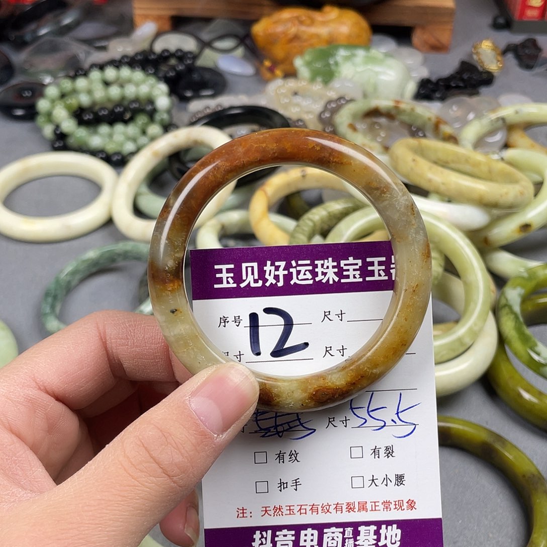 蛇纹石玉手镯未镶嵌