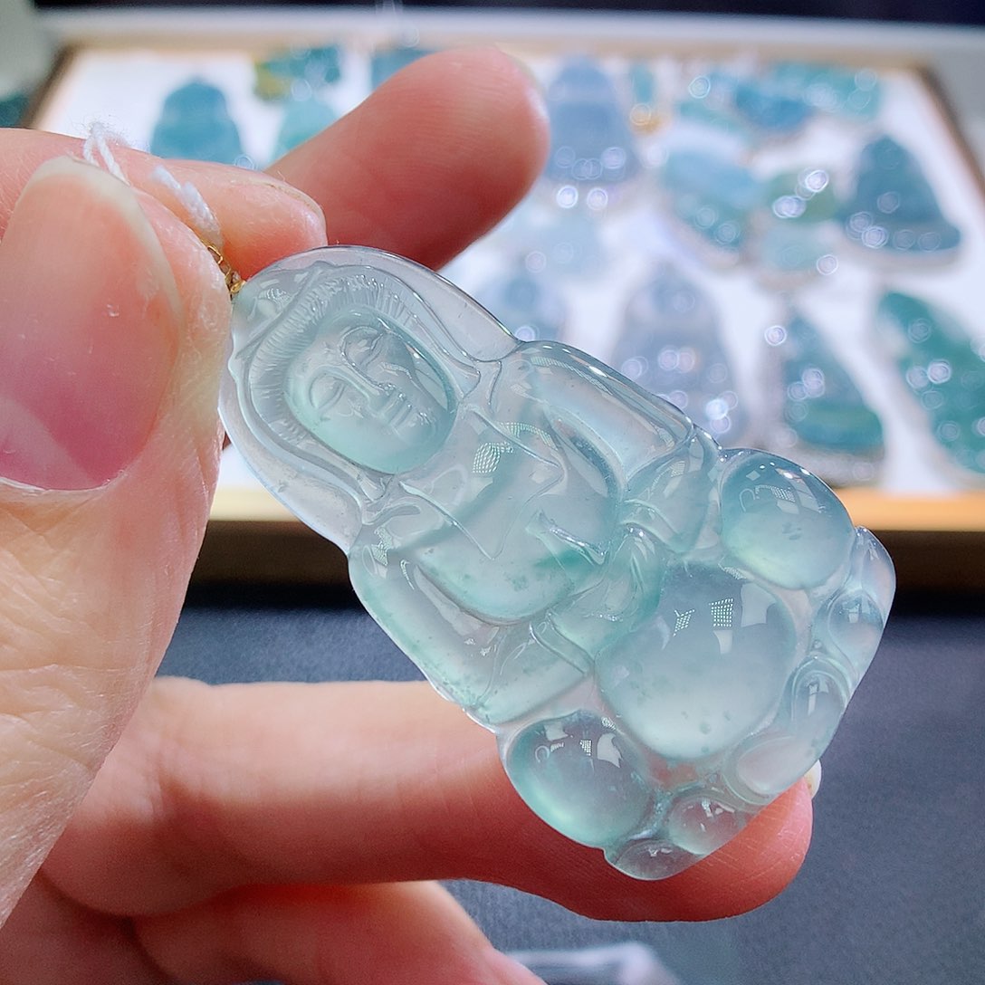 翡翠颈饰18K金镶嵌翡翠