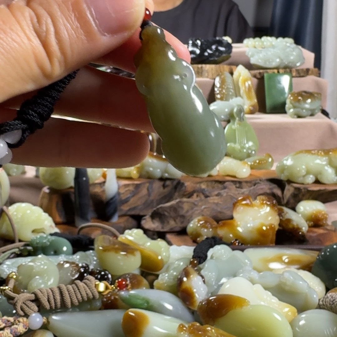 和田玉（糖玉）未镶嵌挂件