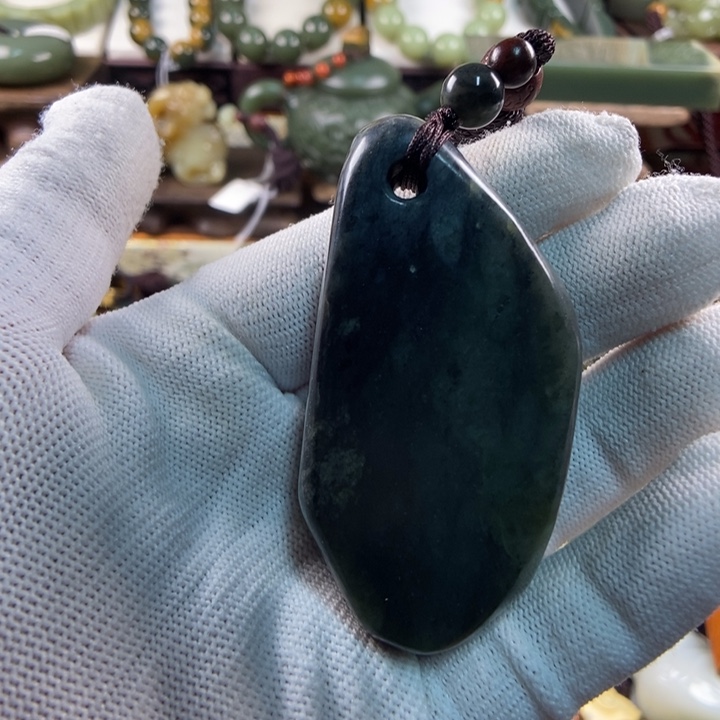 未镶嵌透闪石质玉把件