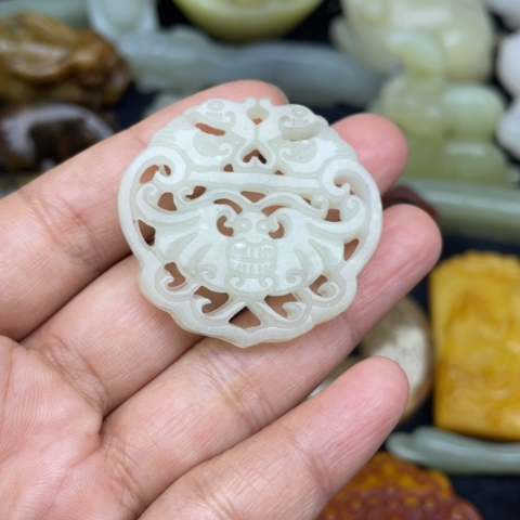 未镶嵌蛇纹石玉颈饰2