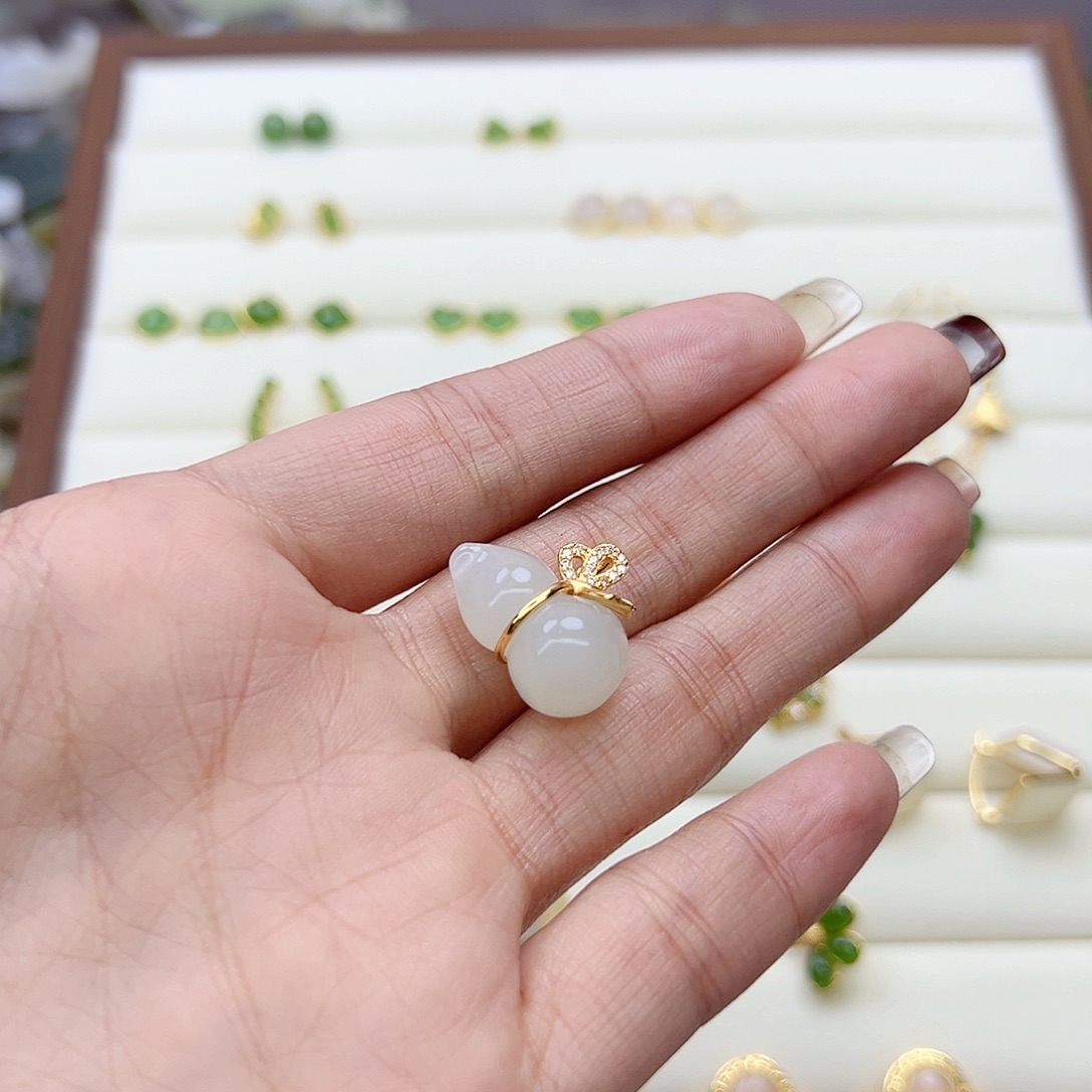 颈饰银S925镶嵌和田玉猫****鱼