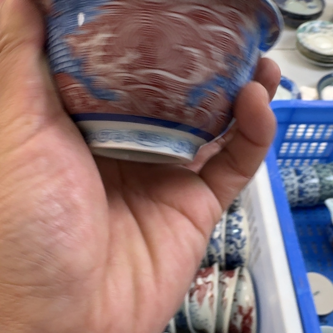 摆件陶麒麟踏浪大压手
