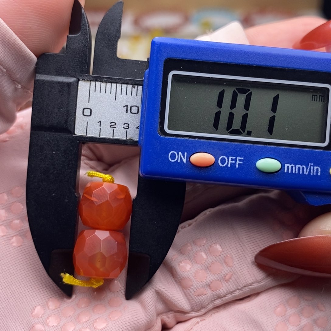 南红玛瑙配饰未镶嵌小矿点