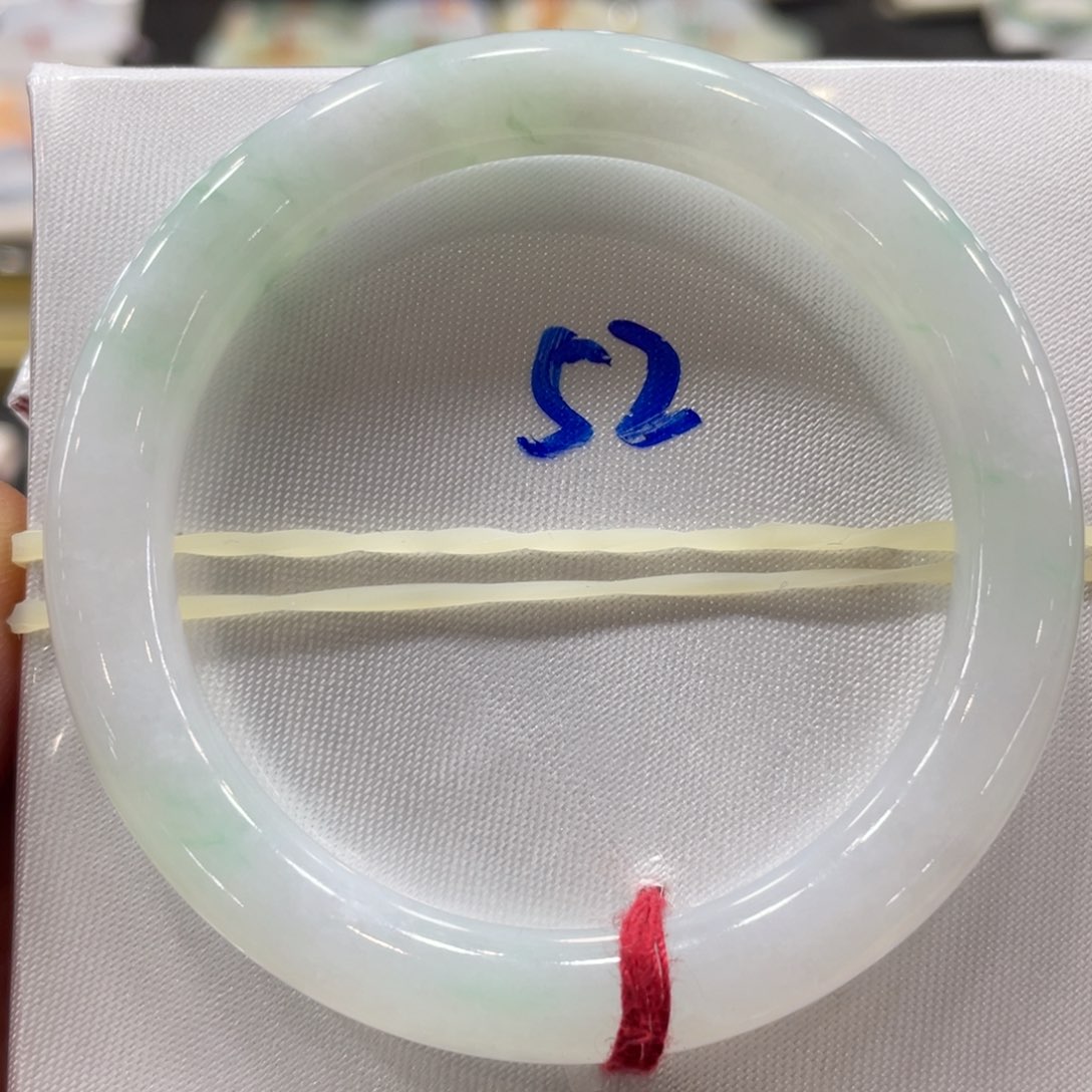 翡翠手镯未镶嵌翡翠手镯