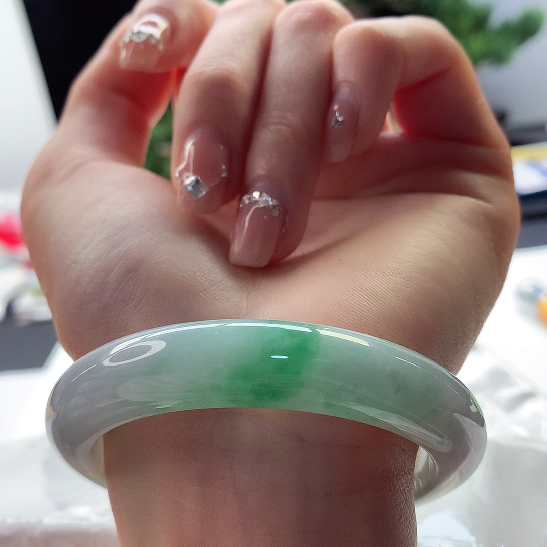 翡翠手镯未镶嵌天然翡翠54-55白底青万内捡漏款