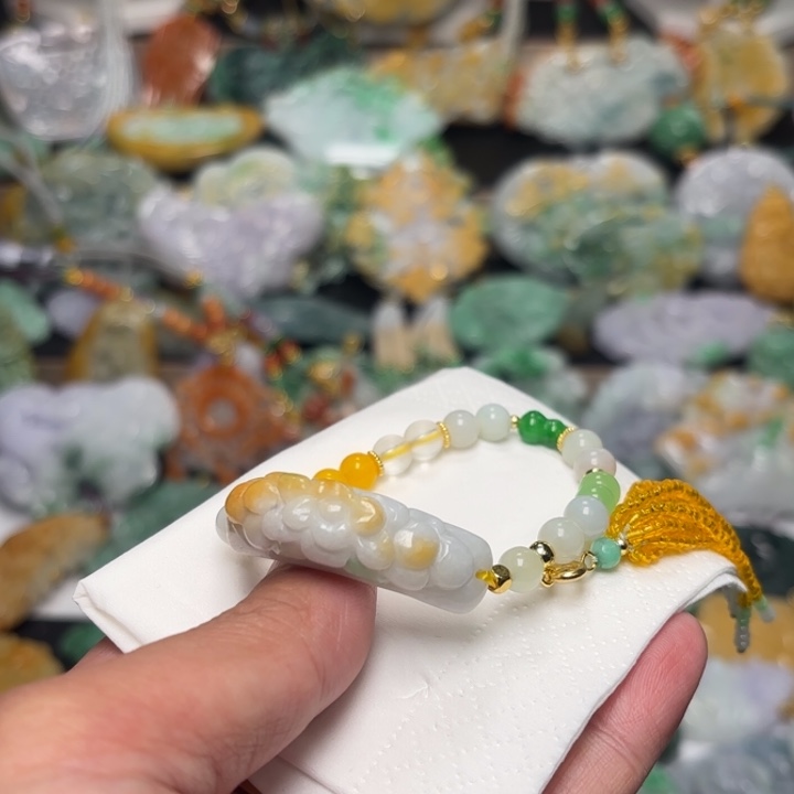 翡翠颈饰未镶嵌吊坠
