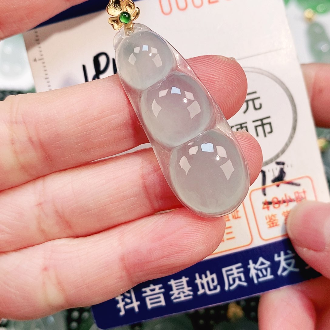 翡翠18K金镶嵌颈饰吊坠