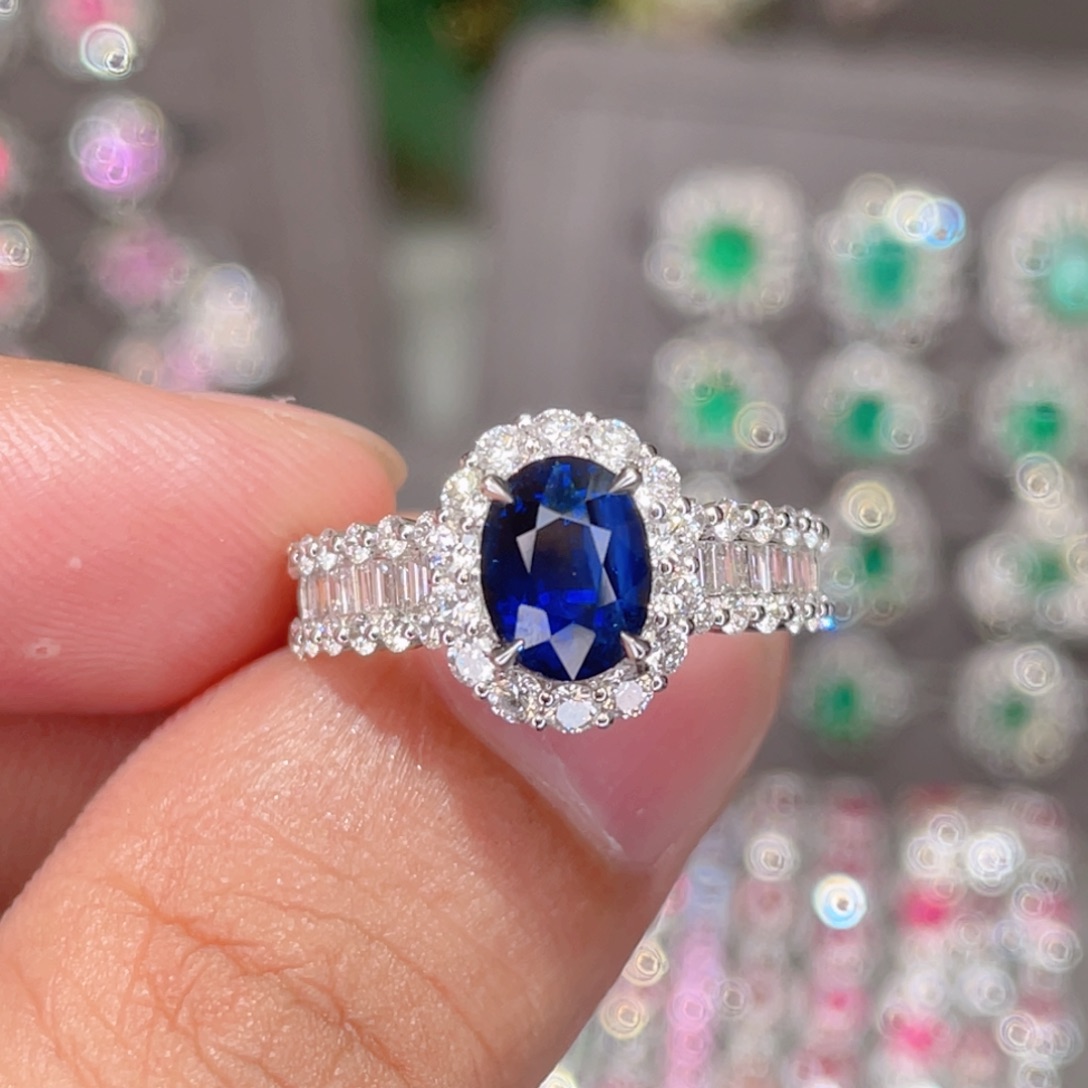 戒指蓝宝石18K金镶嵌2.02ct 皇家蓝