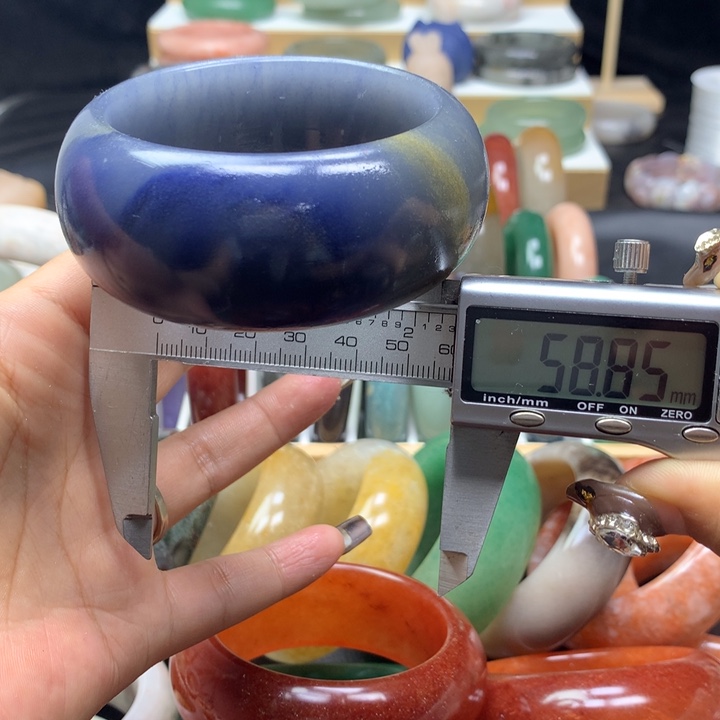 未镶嵌手镯石英质玉