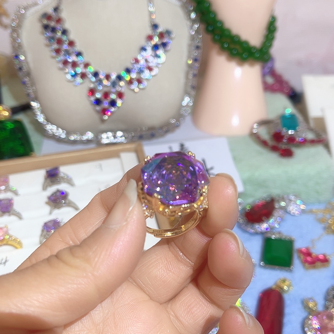 钨金璀璨夺目耀眼