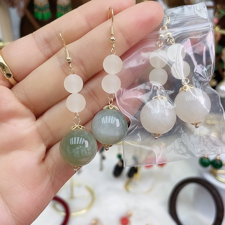 石英质玉耳钉合金变绿色