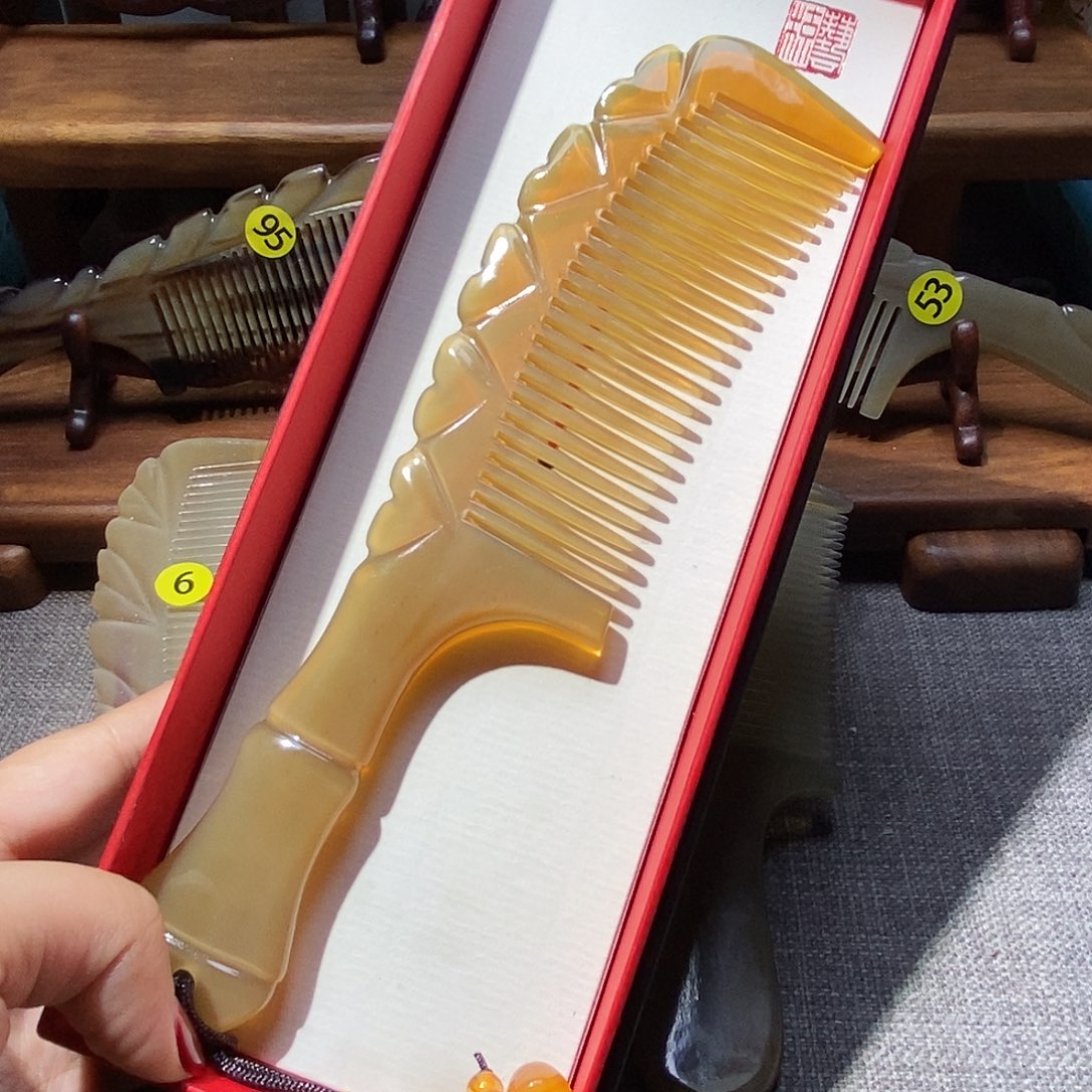 138 枫叶牛角梳牛角梳