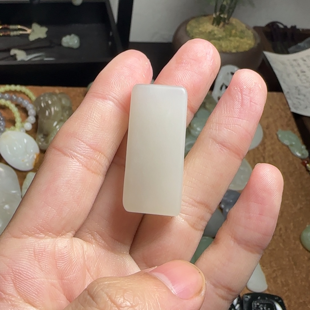 和田玉未镶嵌颈饰正常结构