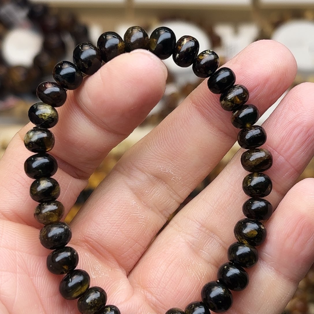 琥珀未镶嵌裸石七