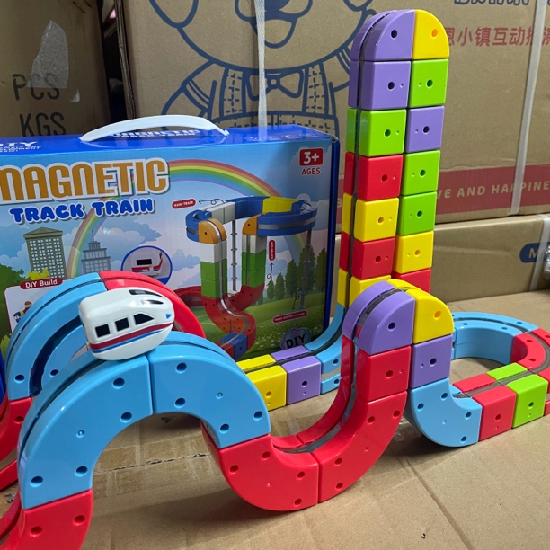 磁力轨道小火车电动吸磁拼装益智玩具