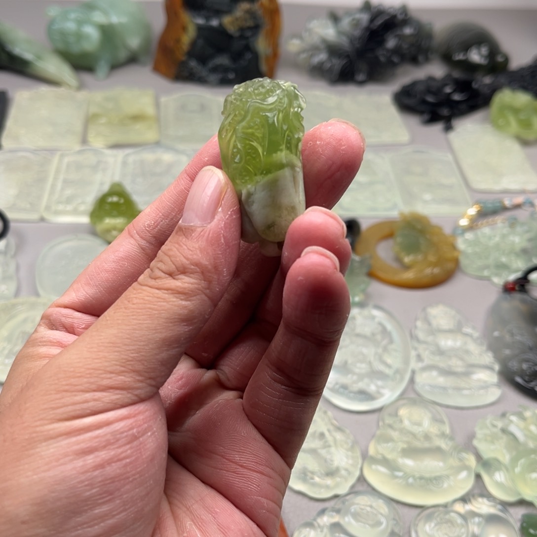 未镶嵌蛇纹石玉颈饰