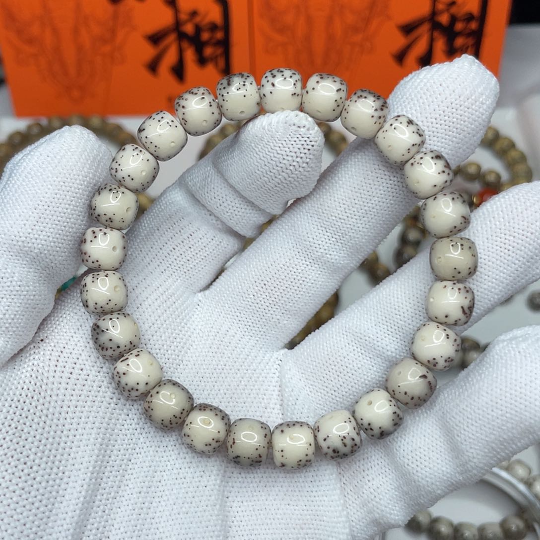 星月菩提手串41。9/8骨瓷白通体留白