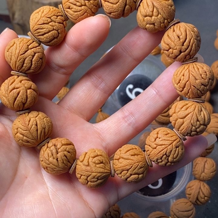 文玩核桃吊坠秦岭野生龙纹桃核20