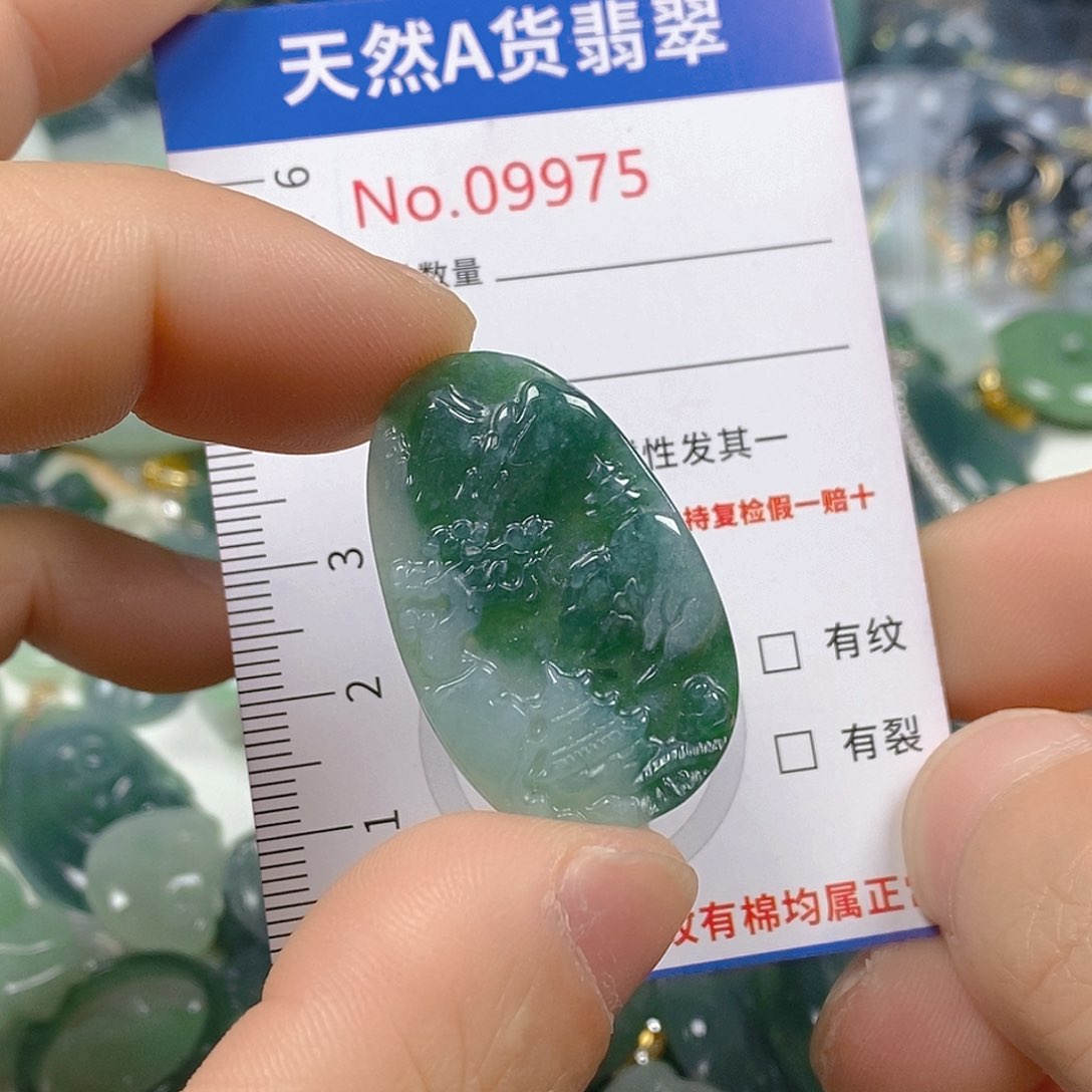 翡翠颈饰未镶嵌天然翡翠