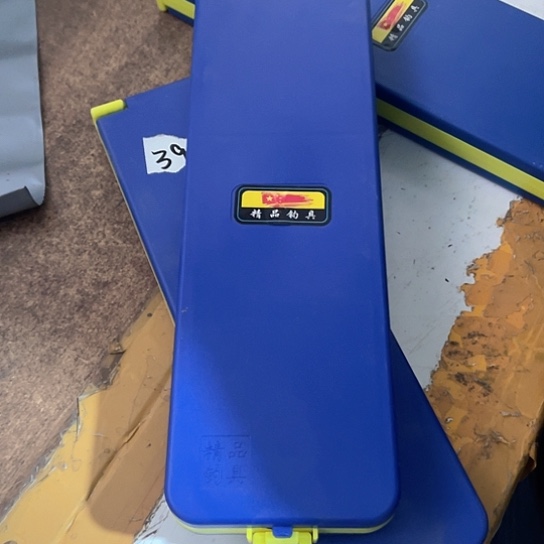 四面子线盒一个。瑕疵。   