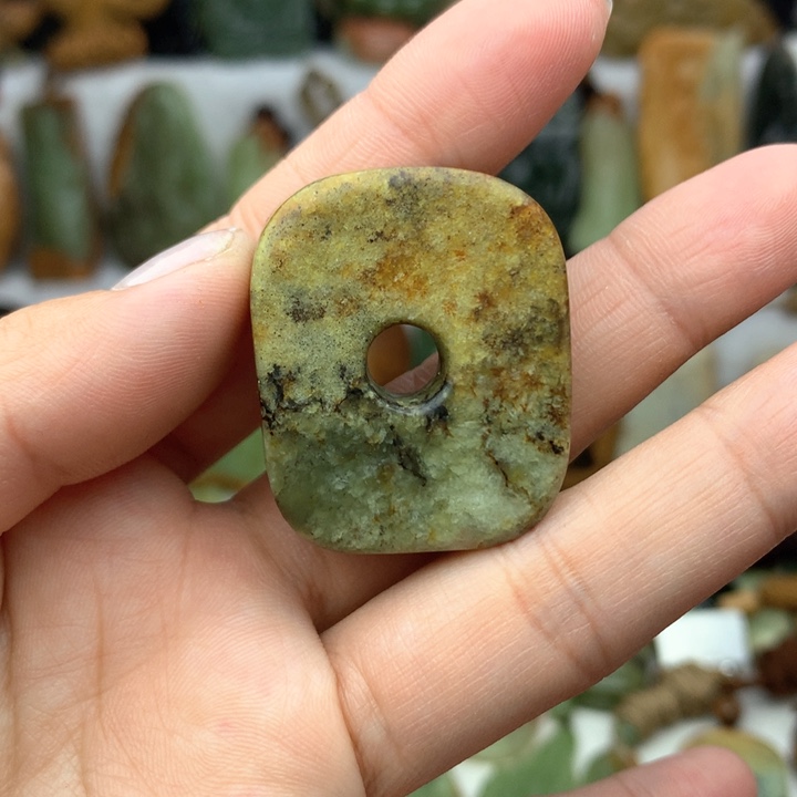 岫岩河磨玉（透闪石质玉）挂件未镶嵌